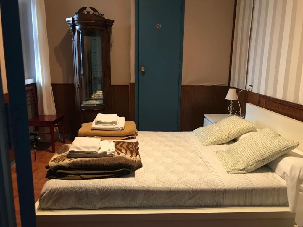 Seneca Hostel กอร์โดบา ภายนอก รูปภาพ